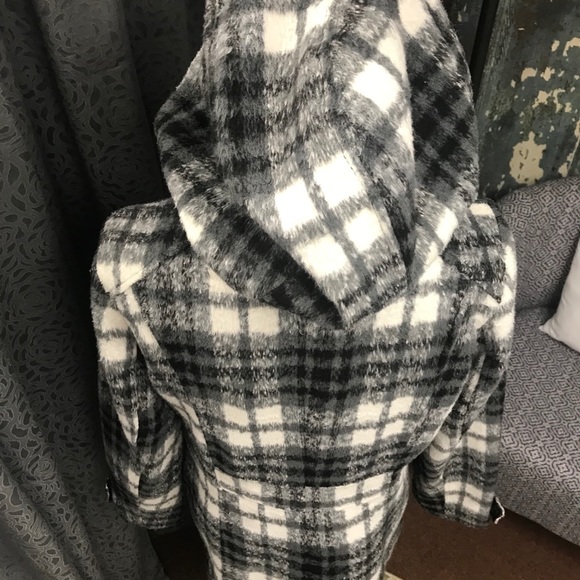 Magnificent black and white plaid coat - Picture 3 of 8